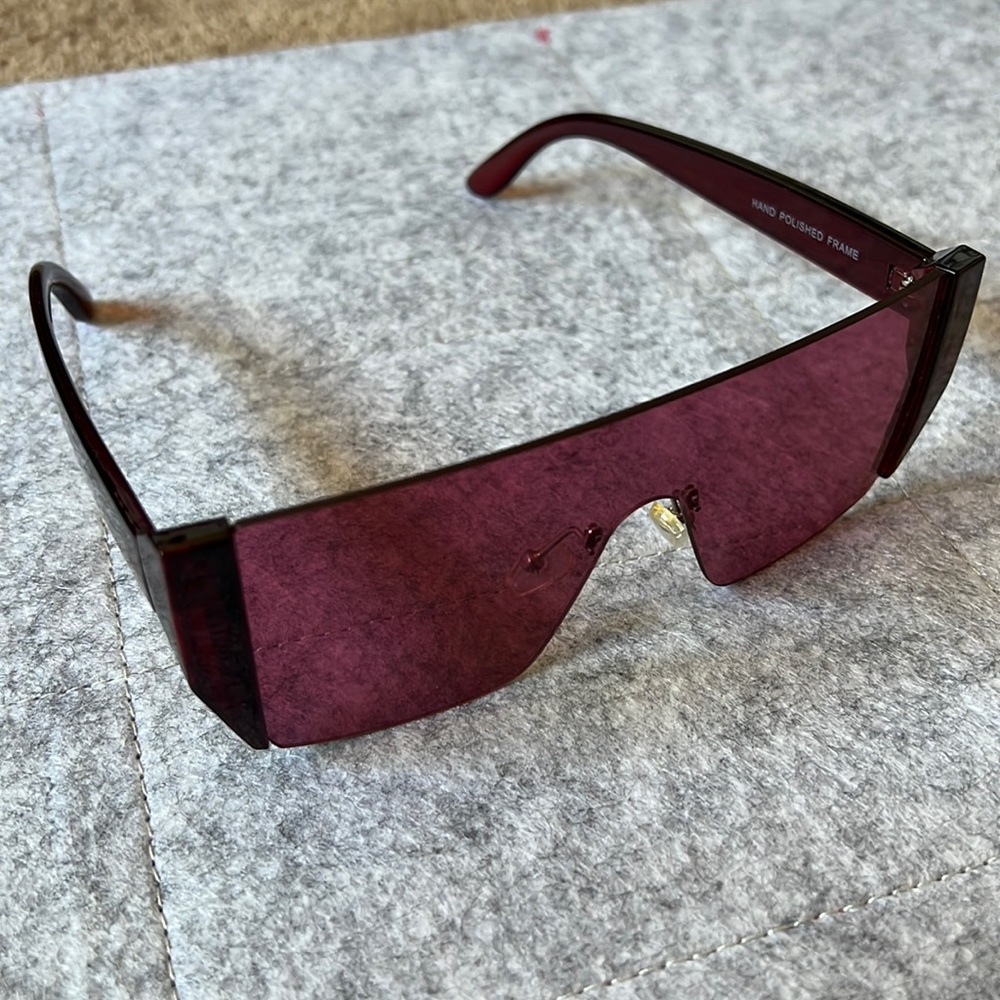 Off label red tint sunnies